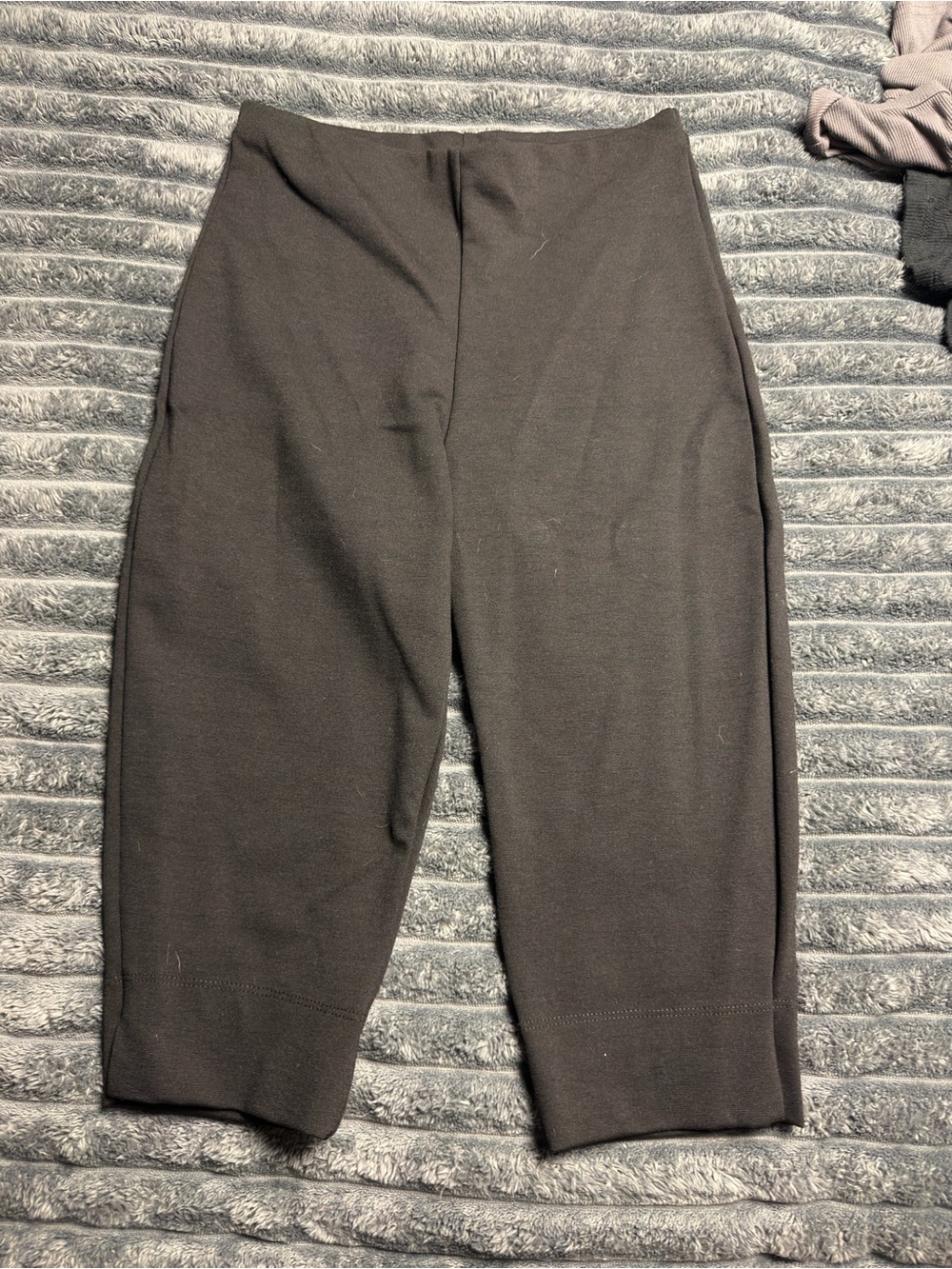 Black capri pants